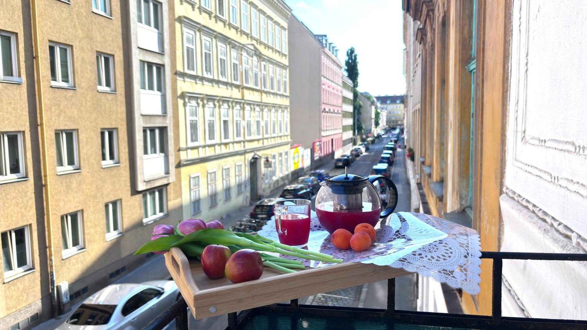 Big And Comfortable Mariahilfer Apartment Vienna Exterior photo